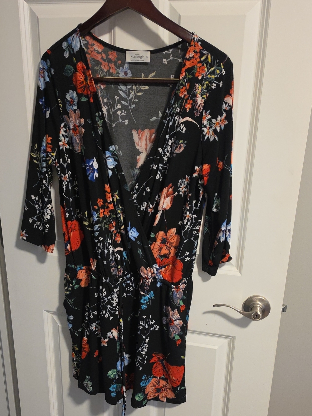 Floral Wrap Romoer - Black with Red & Blue Flowers